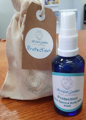 Protection essential oil spray